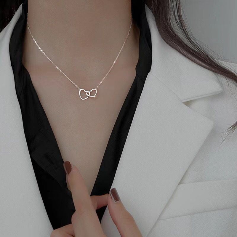 Collana di lusso leggera con design di nicchia coreano per donne, stile Ins, combinazione di perle, catena versatile per clavicola alla moda_voghion.com