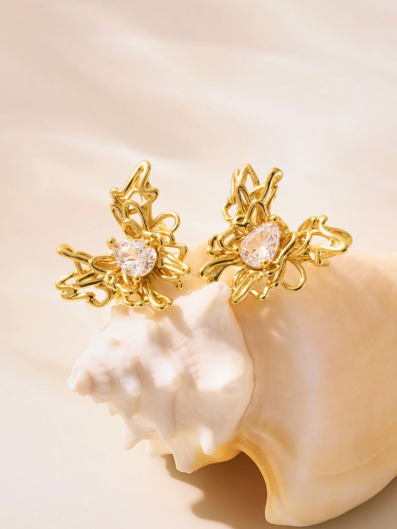 Sugar Cube Copper Ear Clips With Zircon Inlay And Openwork Butterfly Design, A Unique And Elegant Style For Women Without Pierced Ears._voghion.com