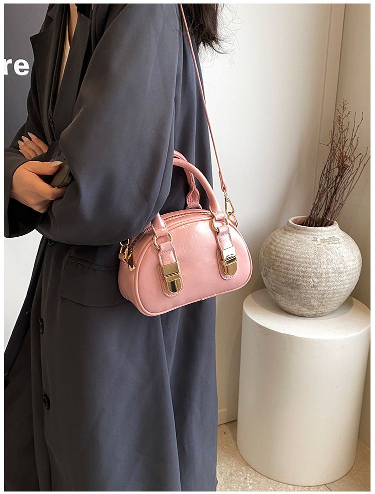 Fashionable Hand-held Bowling Bag For Women 2024 New Item Niche Retro Shell Bag High-end And Versatile Shoulder Bag Crossbody Bag_voghion.com