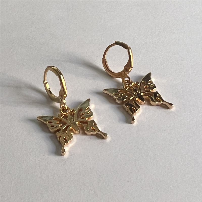 Orecchini pendenti a forma di farfalla rosa tridimensionale_voghion.com