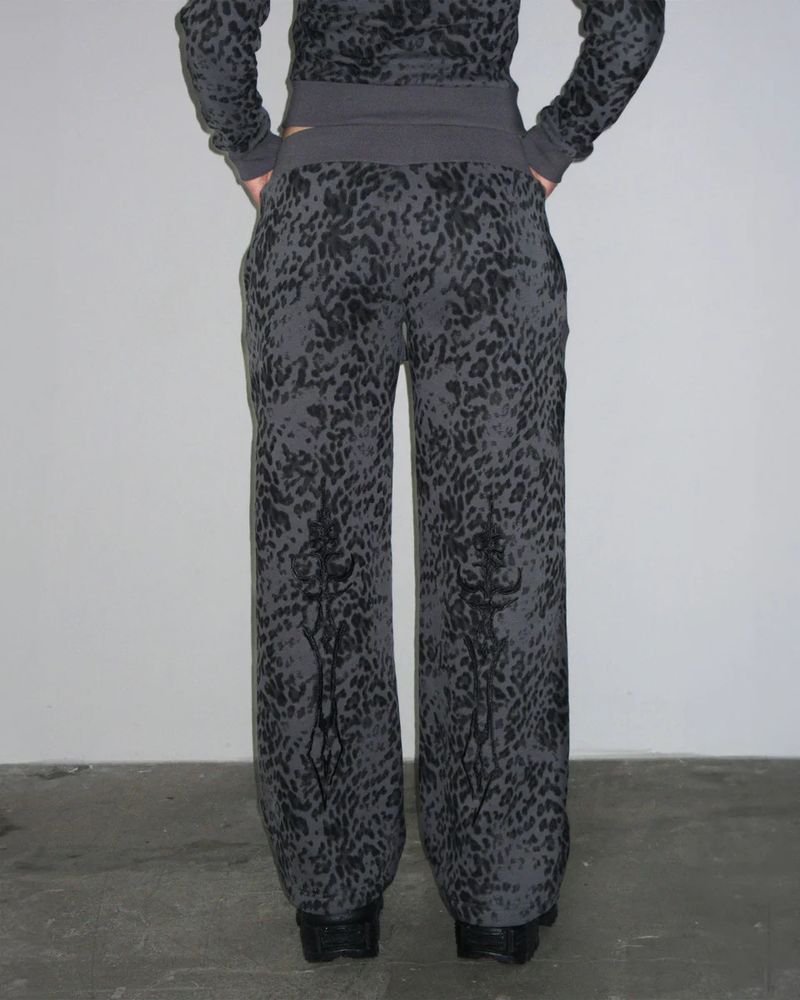 Ropa para hombre, sudadera con capucha corta con estampado de leopardo, estilo callejero, estilo urbano, con vientre descubierto, pantalones deportivos holgados_voghion.com