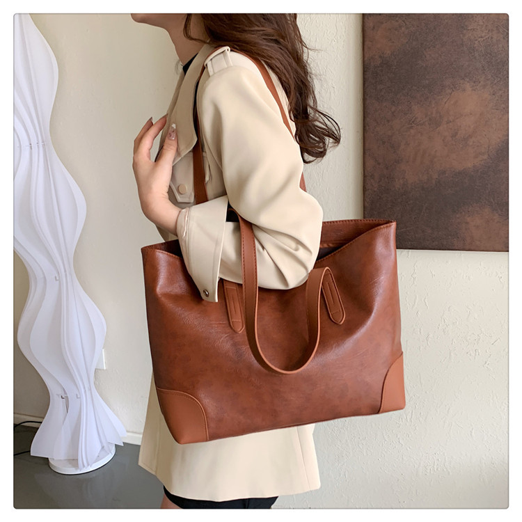 Retro-Handtasche aus weichem Leder mit großer Kapazität 2024 Frühjahr Neue vielseitige Ins Pendler-Schulter-Achsel-Einkaufstasche_voghion.com