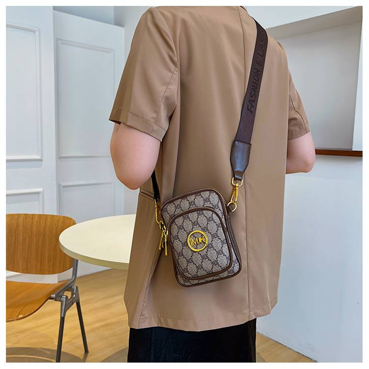 Vintage-Schultertasche für Damen mit bedrucktem Buchstaben und verstellbarem Riemen, Designer-Taillentaschen aus weichem Leder_voghion.com