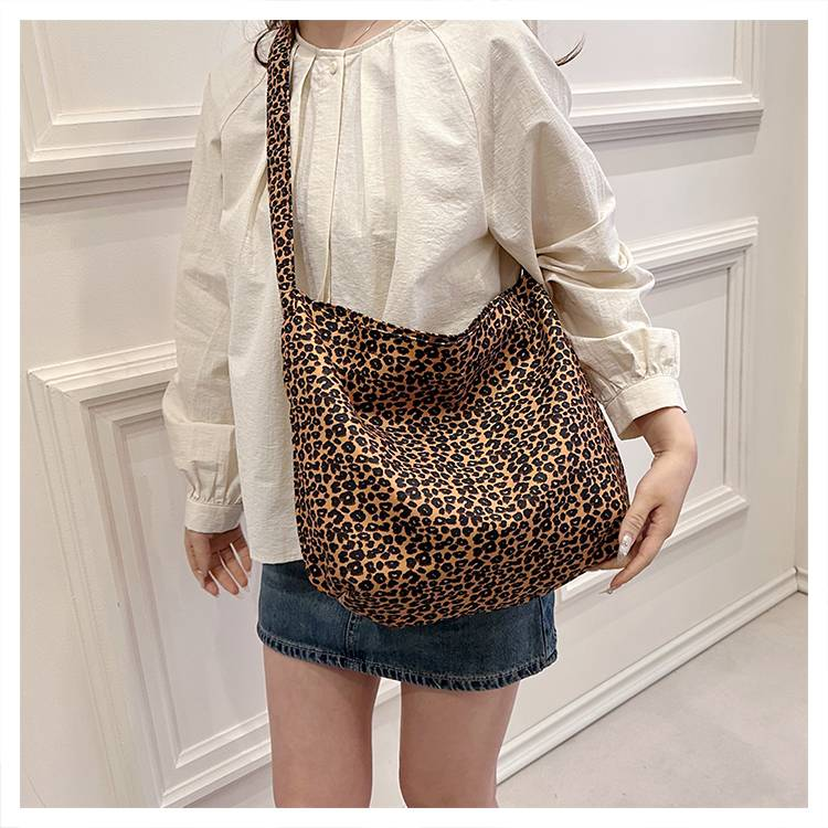 Sac à main imprimé léopard pour femmes, fourre-tout à bandoulière/main de grande capacité, mode européenne et américaine, nouvelle collection 2024_voghion.com