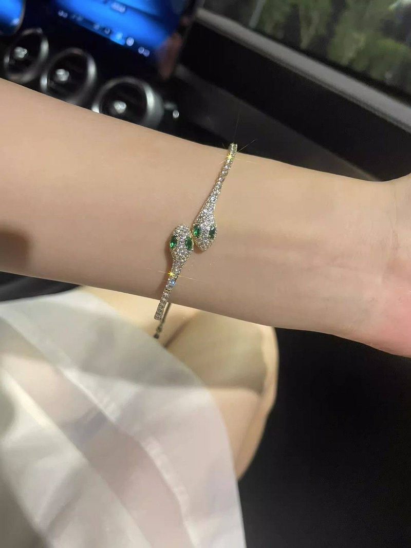 Small green snake shaped full diamond light luxury bracelet, new popular and unique design bracelet, niche and high-end gift_voghion.com