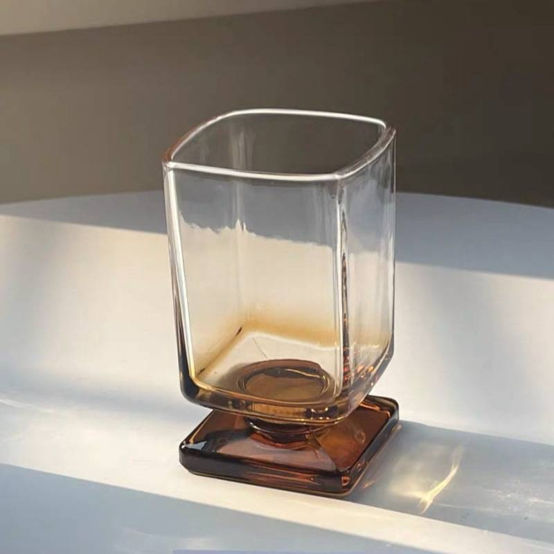 Antikes Nischendesign Maillard-Kurzfußbecher Ins Style Glassaftbecher Sprudelwasserbecher Cocktailbecher_voghion.com