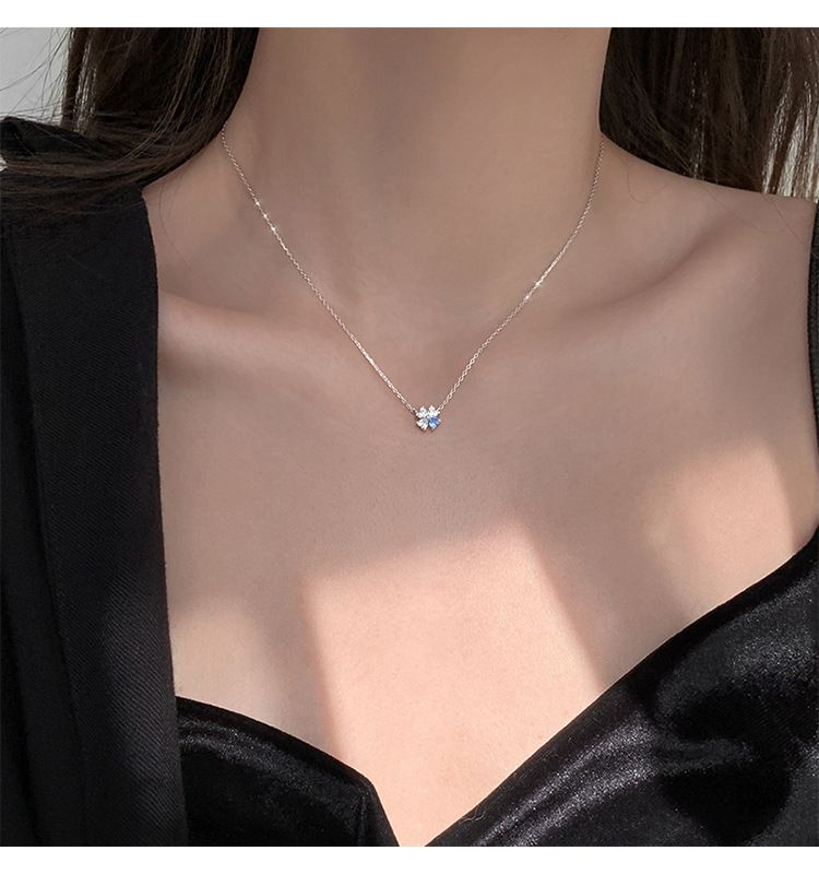 Four leaf clover necklace female trendy exquisite small temperament simple temperament s925 silver clavicle chain cold style necklace_voghion.com