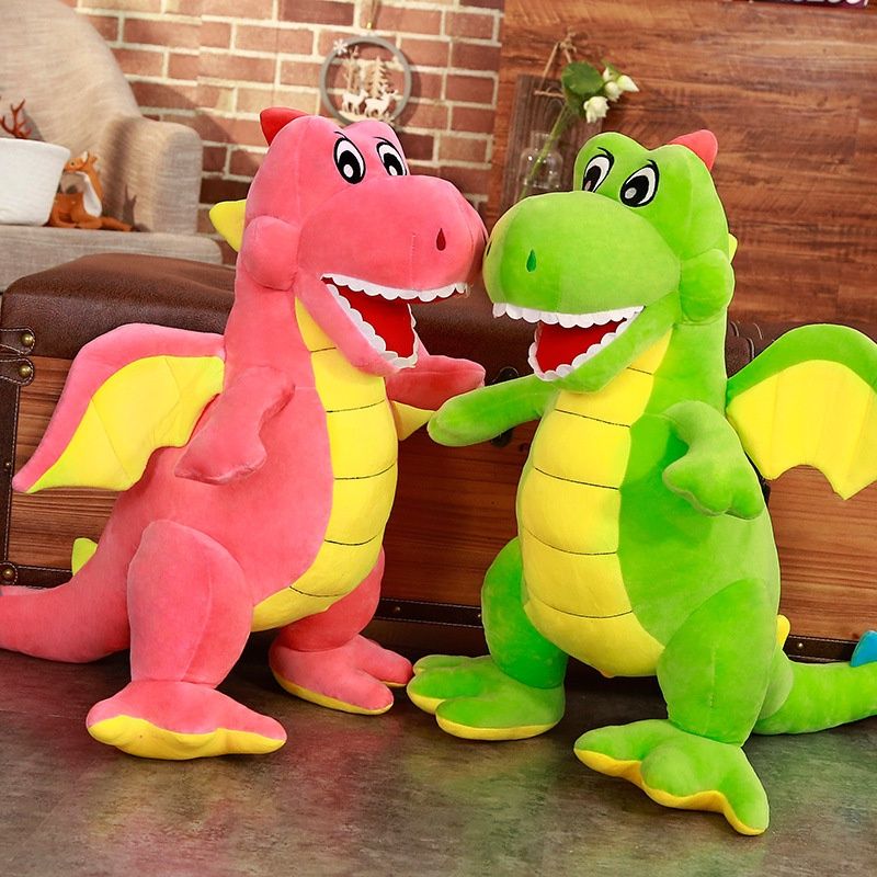 Et un adorable dinosaure en peluche, une poupée dragon ailé, un animal en peluche_voghion.com