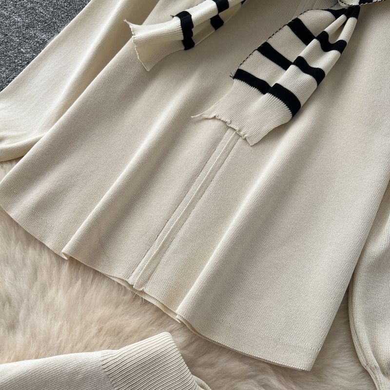Relaxed Casual Women's Outfit - Loose Round Neck Zip-Up Knit Top With Striped Shawl & High-Waisted Wide-Leg Pants_voghion.com