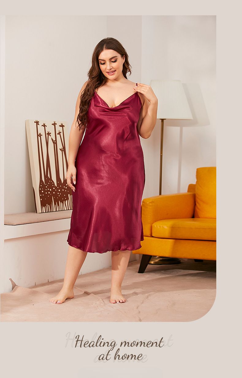 Atemberaubend bequem: Einteiliges Nachthemd aus Eisseide in Übergröße – Sommer-Loungewear mit schwingendem Kragen und Hosenträgern_voghion.com