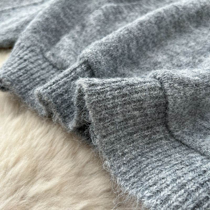 Damenbekleidung: Gemütliches Set aus übergroßem Hoodie und hoch tailliertem, figurbetontem Rock – lässiges zweiteiliges Outfit für Damen, Loungewear und Streetstyle_voghion.com