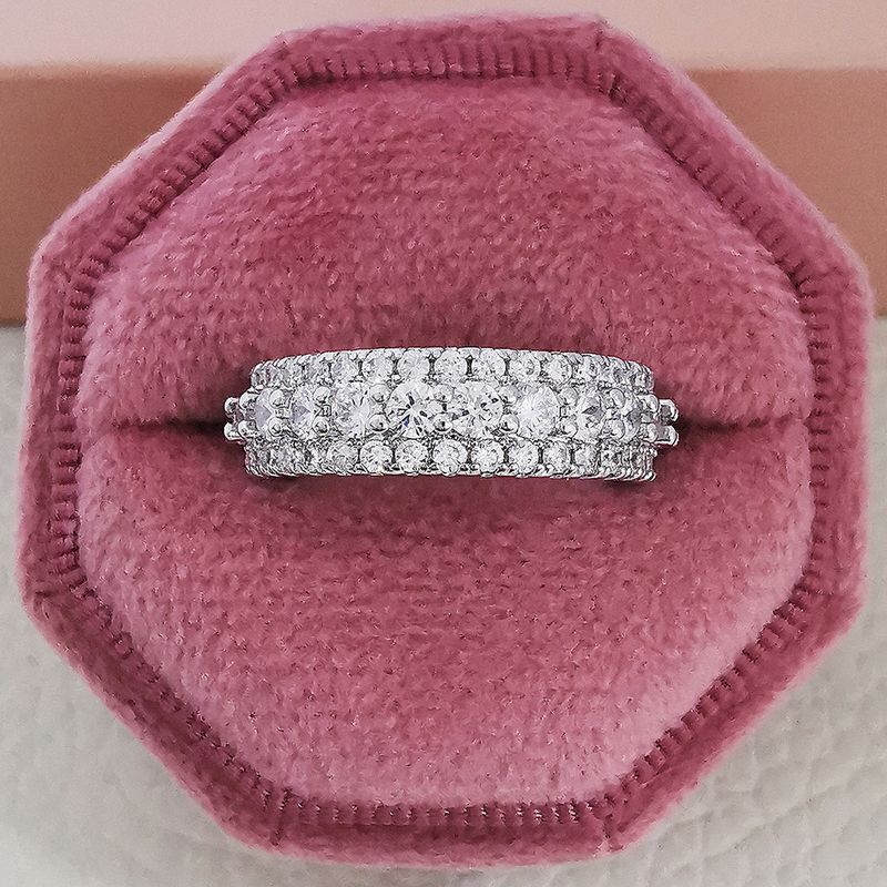 Anello semplice con diamante pieno di zirconi di lusso Senso di design avanzato di minoranza femminile r4577_voghion.com