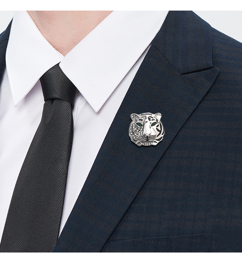 Designer Premium Strass Diamant Tiger Brosche Kragen Pin Vintage Herren Corsage Anzug Brosche Legierung Brosche_voghion.com