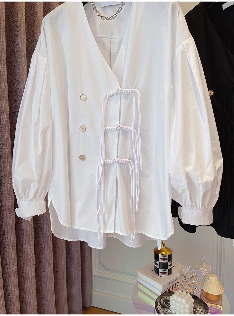 Kleidung Frühling und Sommer Neue Designer V-Ausschnitt Quaste Button Shirt Damen Design Lose Nischenoberteil_voghion.com
