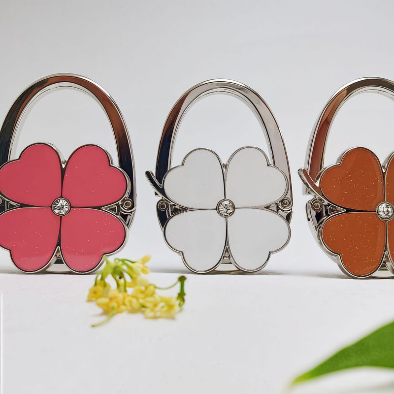 Taschenhaken mit vierblättrigem Kleeblatt – Stilvoller und langlebiger Schlüsselanhänger aus Legierung für Handtaschen, Rucksäcke und Geldbörsen – trendiges Ins-Modeaccessoire, mehrere Farben_voghion.com