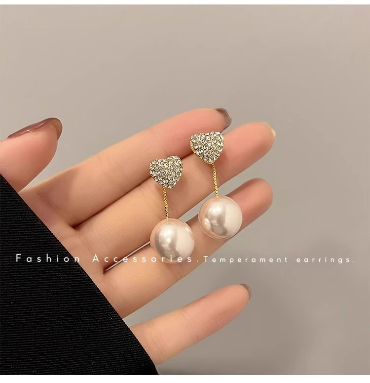 Orecchini da donna Amore Orecchini di perle squisiti Orecchini di lusso leggeri da donna Design di nicchia Orecchini di temperamento di fascia alta Commercio all'ingrosso_voghion.com