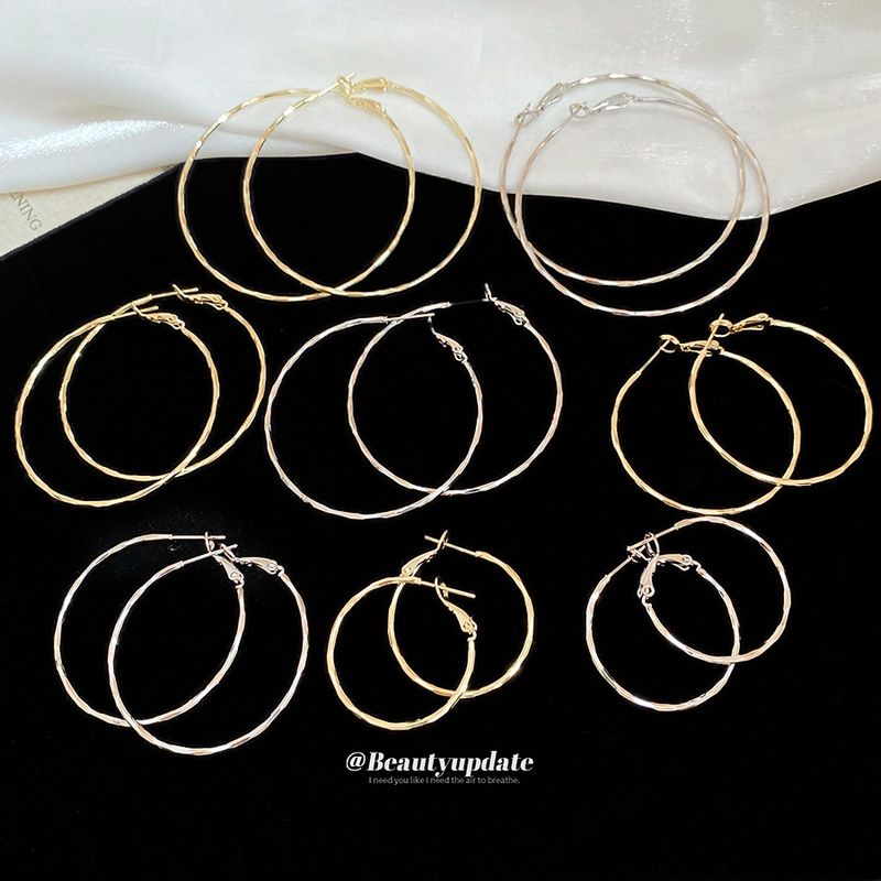 Orecchini a cerchio lisci in argento, versatili, unici, leggeri, di lusso, di alta qualità, semplici, per le donne_voghion.com