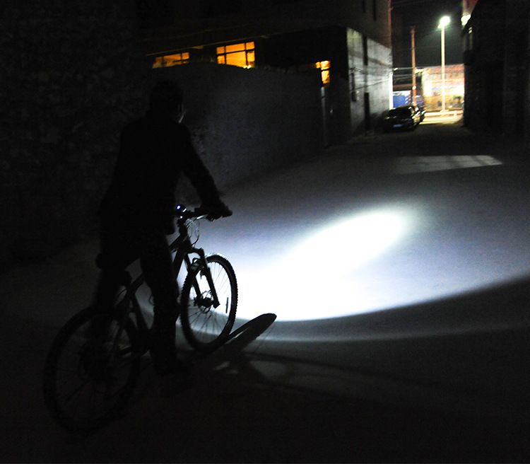 Bicycle strong light flashlight, USB charging headlights, mountain bike riding equipment, high brightness lighting_voghion.com