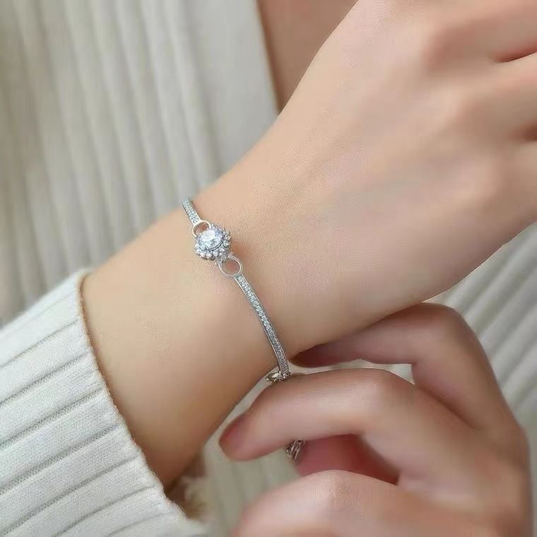 Sterling Zilveren Geplatineerde Armband D Kleur Moissanite Halve Armband Ronde Tas Eenvoudige Sfeervolle Vrouwelijke Gift_voghion.com