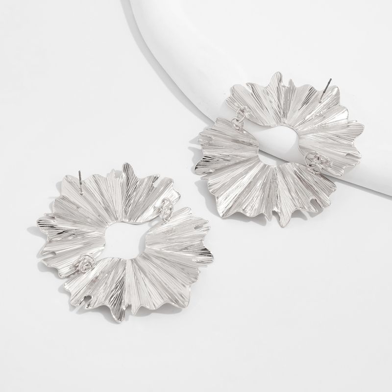 Orecchini pendenti con perle e girasole plissettati, linea di moda Ins, clip per orecchini a clip_voghion.com