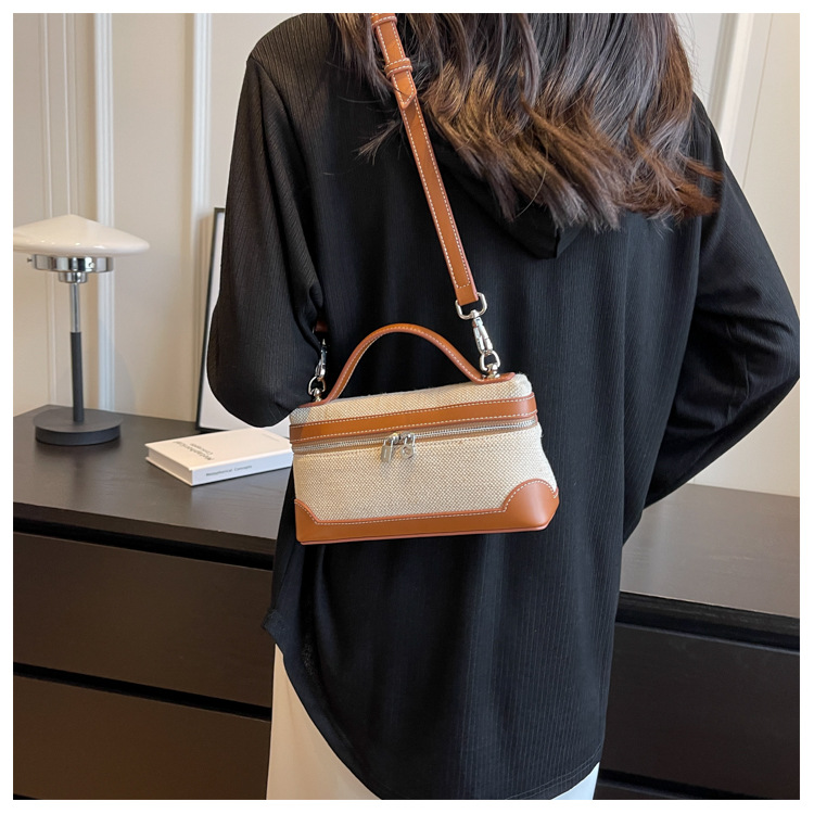 Modische kleine quadratische Handtasche für Damen 2023 Neue gespleißte Umhängetasche aus Canvas in Contrastfarbe_voghion.com