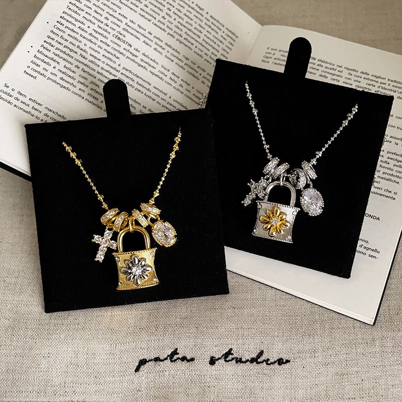 Colliers Industrie Lourde Léger Luxe Niche Rétro Zircon Cercle Collier Gland Femmes Simple Personnalité All Match Mode Collier Clavicule Chaîne_voghion.com