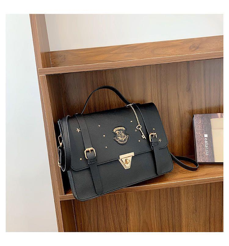 Borsa a tracolla a mano della Scuola di Magia e Stregoneria di Hogwarts dello stesso stile Borsa Cambridge Borsa a tracolla in stile britannico_voghion.com