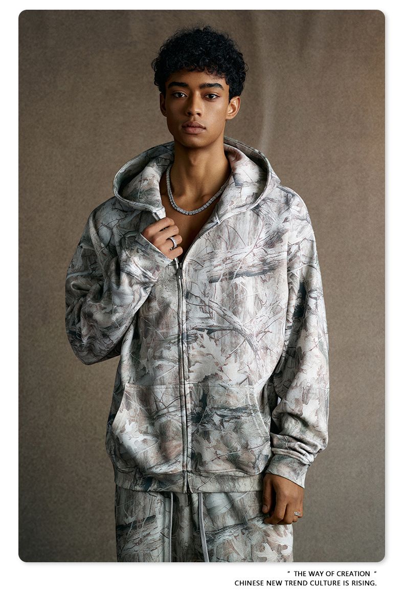 Ensemble deux pièces tendance pour homme, sweat-shirt camouflage en velours, streetwear, sweat à capuche et jogging en polaire camouflage – Tenue deux pièces tendance pour un confort hivernal_voghion.com