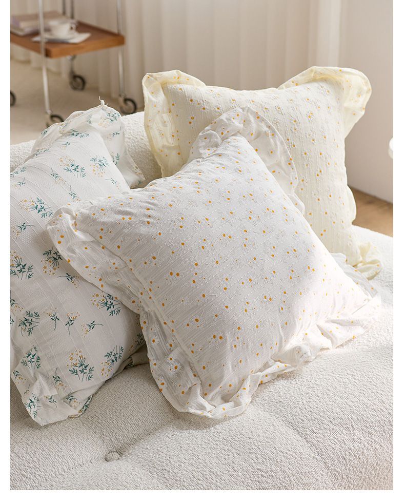 Cuscini decorativi per divani e soggiorni con trapuntatura smerlata_voghion.com