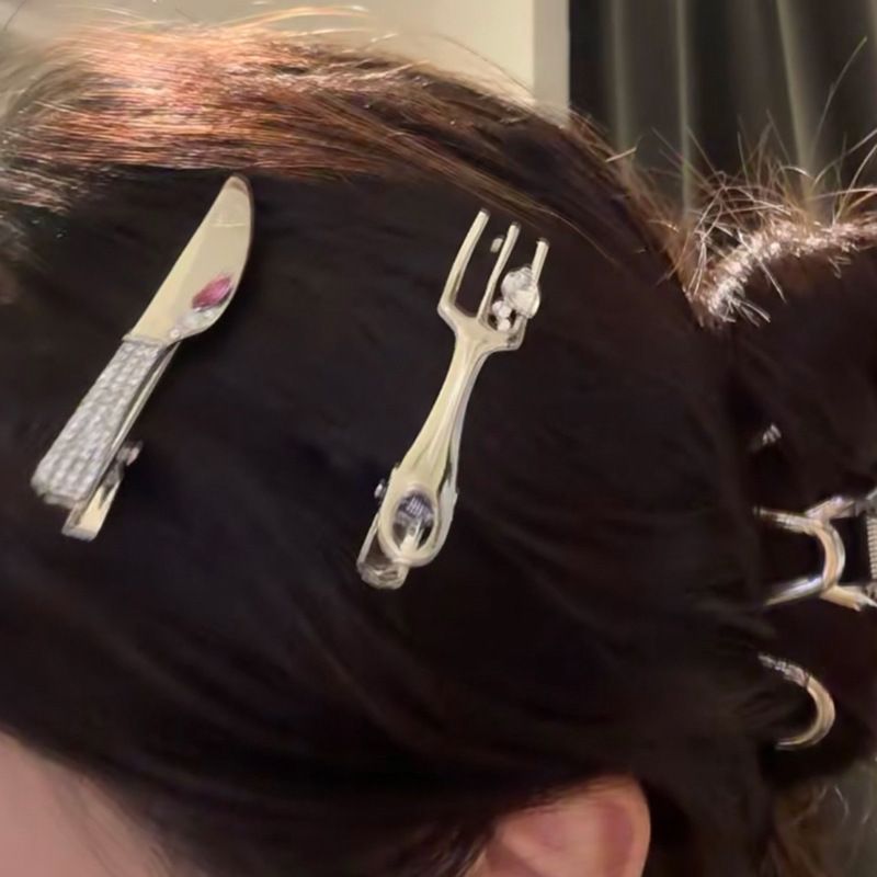 Thai fresco piccante!! Personalità Giocoso Coltello e forchetta Forcina Capelli spezzati Frangia Laterale Metallo Liquido Fermaglio a becco d'anatra Copricapo_voghion.com