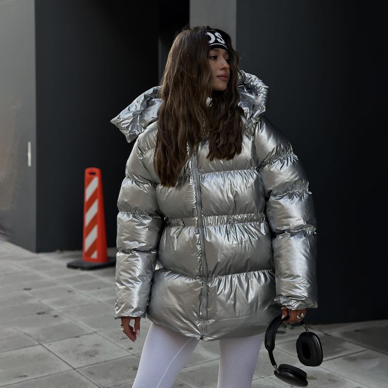 Lasergeschnittene Steppjacke für Damen mit abnehmbarer Kapuze – glänzendes Metallic-Finish | Oberbekleidung für Winter und Herbst (Pink/Silber/Schwarz, S/M/L)_voghion.com