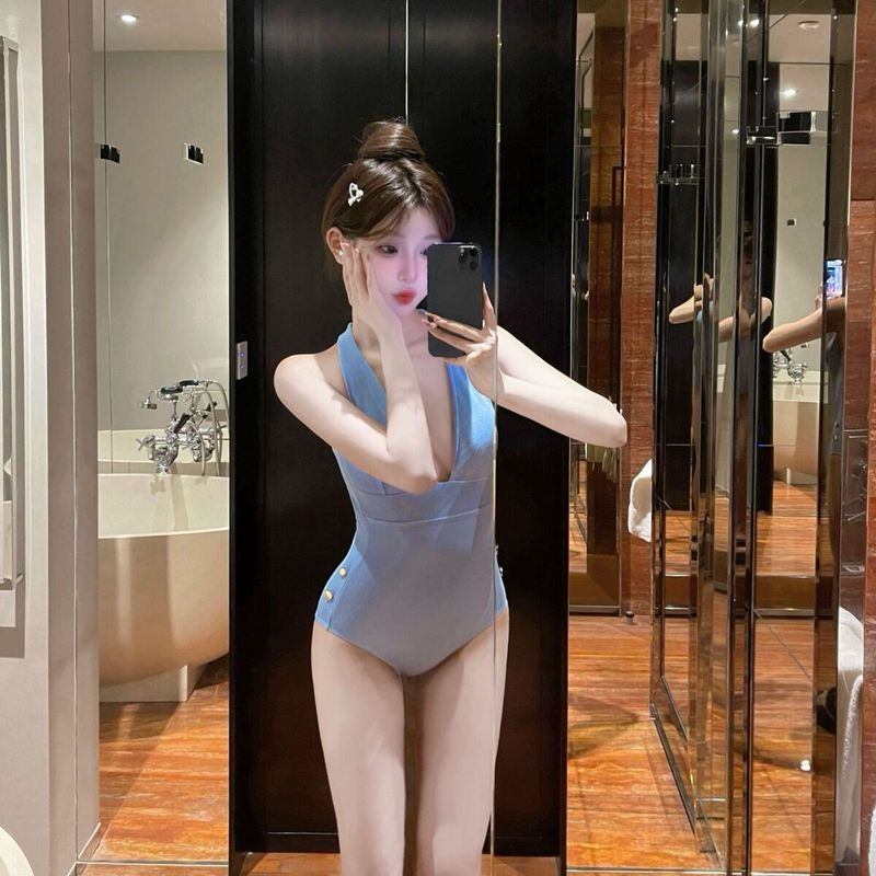 Costume da bagno bikini intero con scollo all'americana blu dello stesso stile di Liu Yifei Huang Yimei per donna_voghion.com