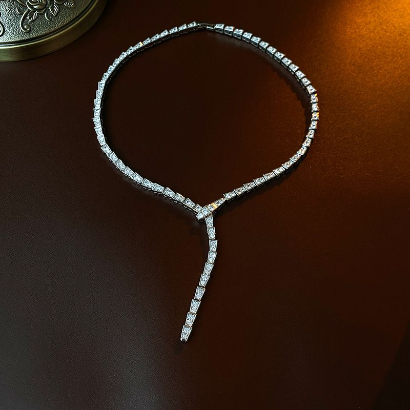Designerns zirkonormhalsband överdriver tung industri, lätt, snygg, mångsidig och exklusiv känsla av halsband_voghion.com