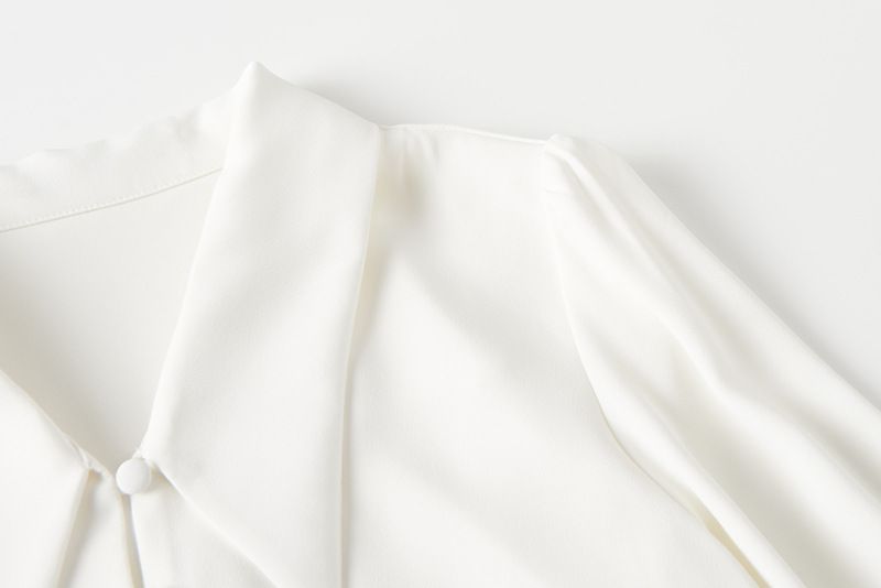 Abbigliamento donna Ripresa reale di una camicia a maniche lunghe primaverile e autunnale, top da donna, scollo a V, maniche a sbuffo, temperamento OL, camicia in raso_voghion.com