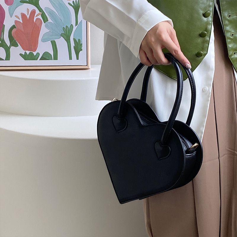 Niche Love Bag fir Meedercher Nei Modesch an Einfach Handtasche Retro Schwaarz Single Shoulder Crossbody Bag_voghion.com