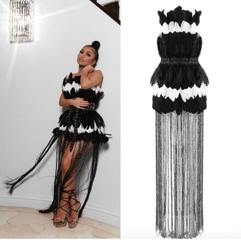 Elegantes schwarz-weißes Minikleid mit Federfransen für Damen – Sexy Partykleid mit langen Ärmeln und Korsett-Oberteil_voghion.com
