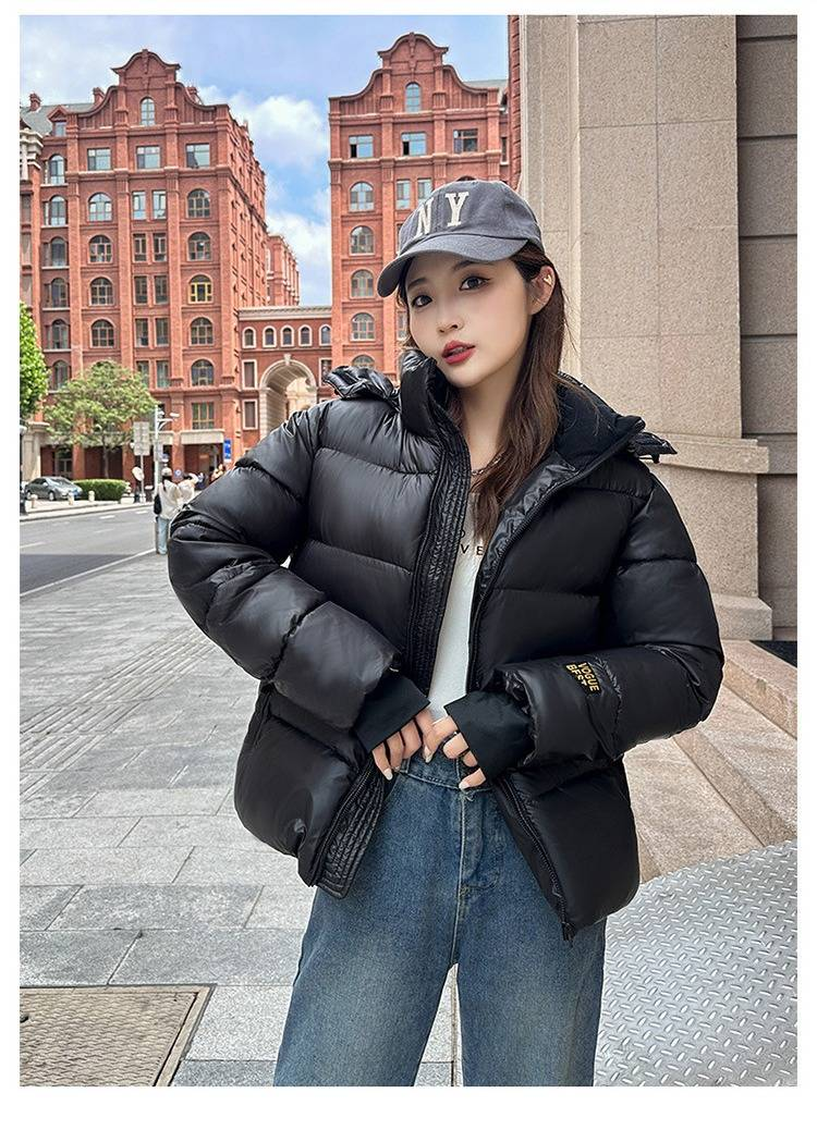 Piumino nero e oro – Cappotto corto oversize con cappuccio staccabile per donna (M-3XL)_voghion.com