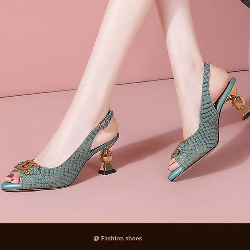 Scarpe bocca di pesce sandali moda femminile estate 2024 nuovi tacchi spessi indietro pompe vuote scarpe singole bianche verdi_voghion.com