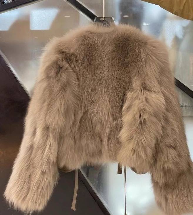 Frost Fox – Luxuriöser Bomber aus Kunstpelz (schlanke Silhouette + fühlbare Wärme)_voghion.com