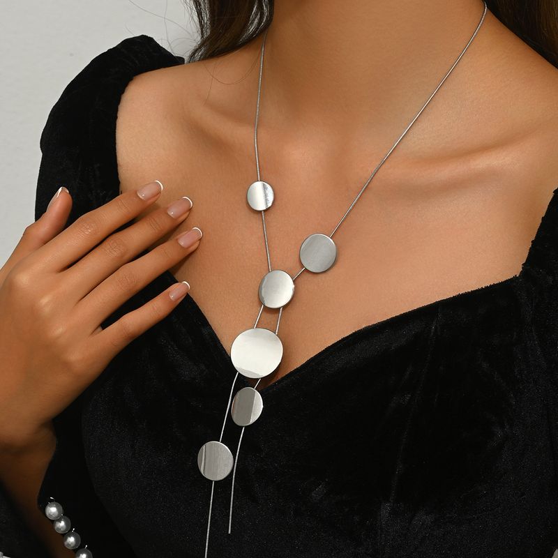 Simple Geometric Women's Long Necklace Niche Round Pendant Design Clavicle Chain Versatile High End Necklace_voghion.com