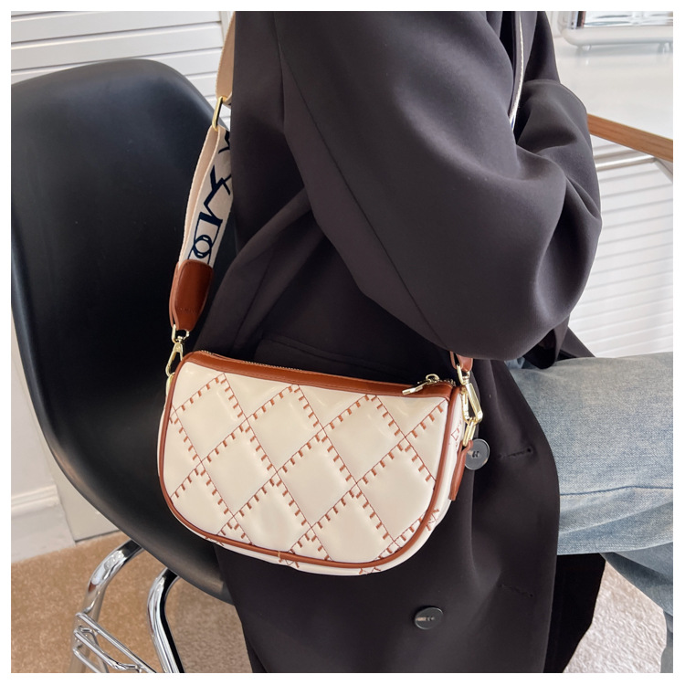 Damentaschen Neu 2023 Frischer Stickgarn-Trend Damentaschen Aolid-Farbdiamanttasche Damen breiter Schultergurt Nischensatteltasche_voghion.com