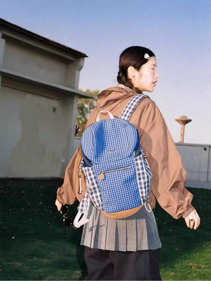 2025 New Bread Bag Casual Large Capacity Adjustable Shoulder Strap Travel Commuter Plaid Backpack Fashionable Hundred Shoulder Bag_voghion.com
