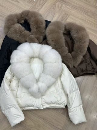 Damen Winter Kurze Pufferjacke mit Kunstpelzkragen – Stylischer Oversize-Mantel in Schwarz/Braun/Creme (S/M/L)_voghion.com