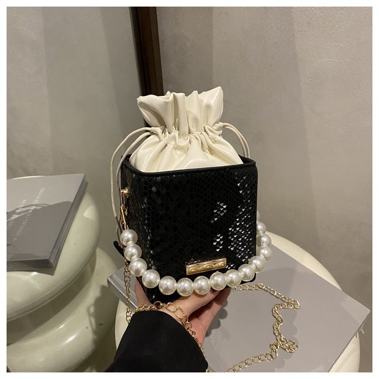 Borsa a secchiello con catena di perle 2025, design di nicchia con un tocco di lusso, borsa a tracolla con una sola spalla, mini telefono_voghion.com
