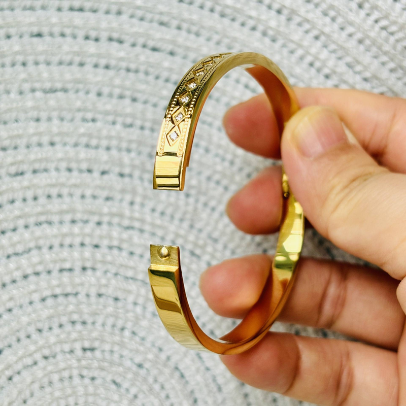 Sieradenset voor dames, modieus, gegalvaniseerd titaniumstaal, groene zirkonia, groot merk, diamant, schaakbordontwerp, armband, stapelarmband_voghion.com