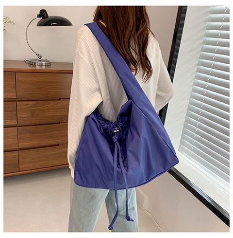 2023 nuova vendita calda moda donna semplice ascella borsa casual borsa di tela in nylon borsa tote versatile di grande capacità_voghion.com