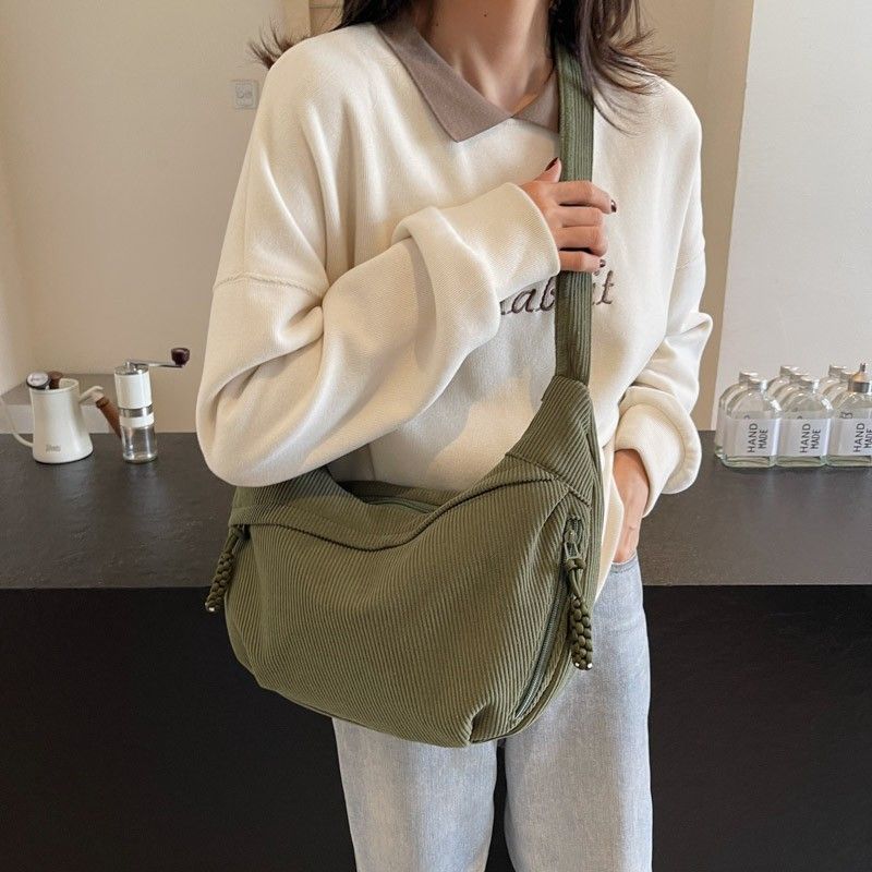 Borsa a tracolla da donna Dumpling, casual, capiente, versatile, alla moda, in velluto a coste_voghion.com