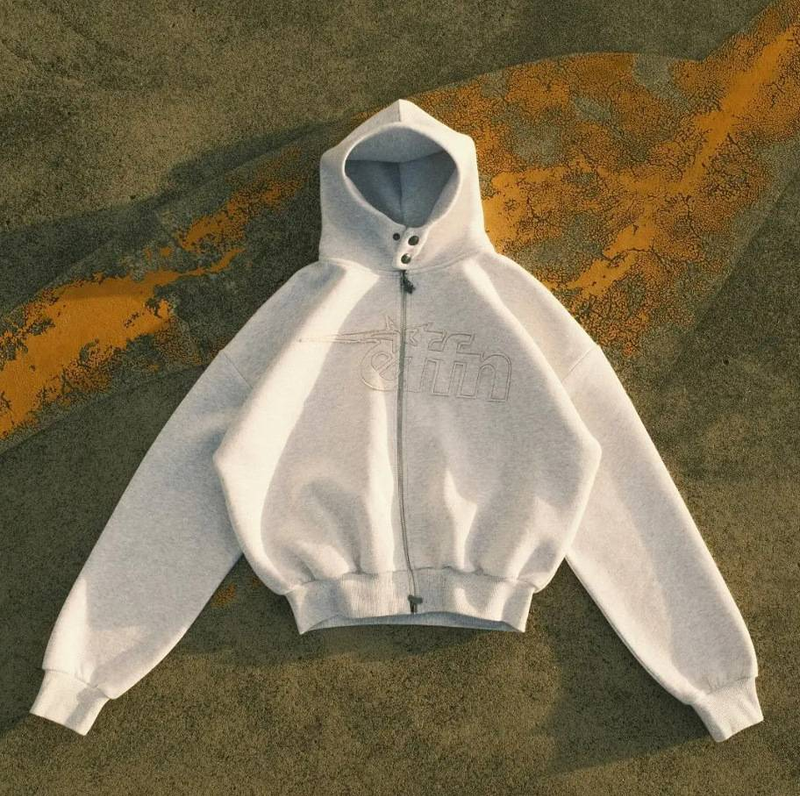 Sudadera con capucha y cremallera de inspiración vintage para hombre: chaqueta bordada extragrande para un estilo retro y urbano._voghion.com