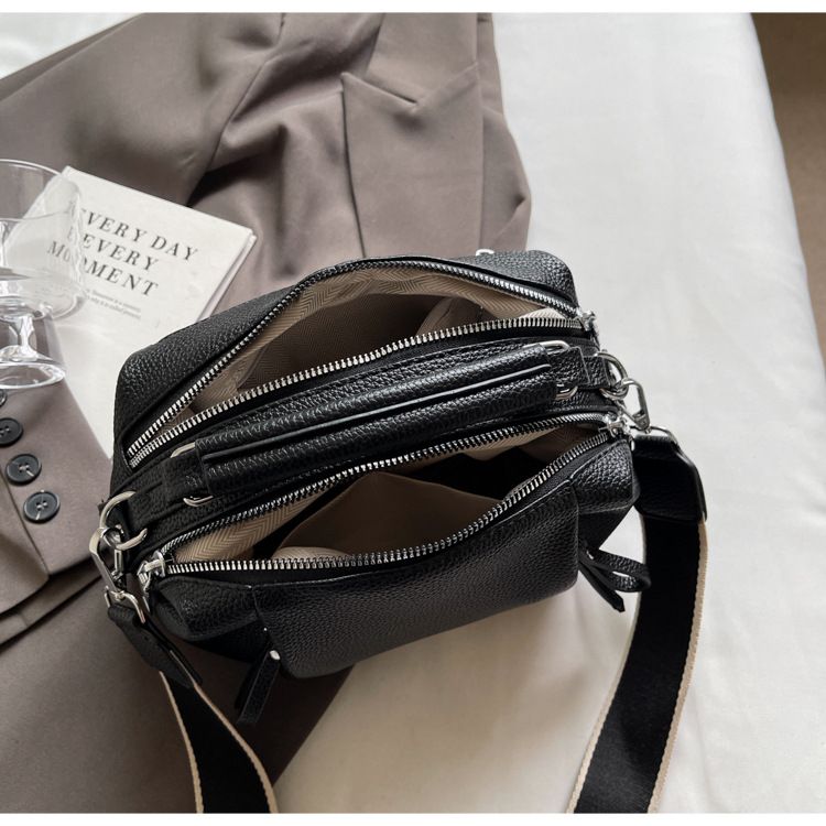Fashionable pleated for women with multiple compartments, new personalized trendy crossbody bags, commuting casual_voghion.com