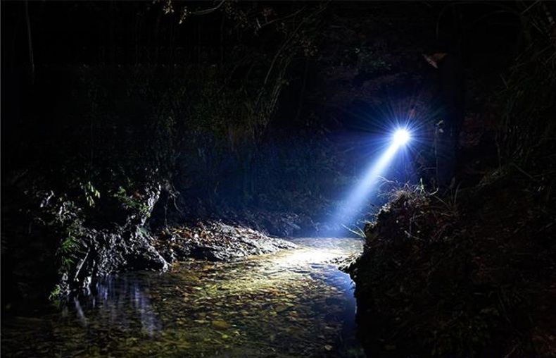 Multifunktionale LED-Leuchte für Campingzelte, wiederaufladbar, mit Taschenlampenfunktion – ideal für Notfälle auf dem Nachtmarkt._voghion.com